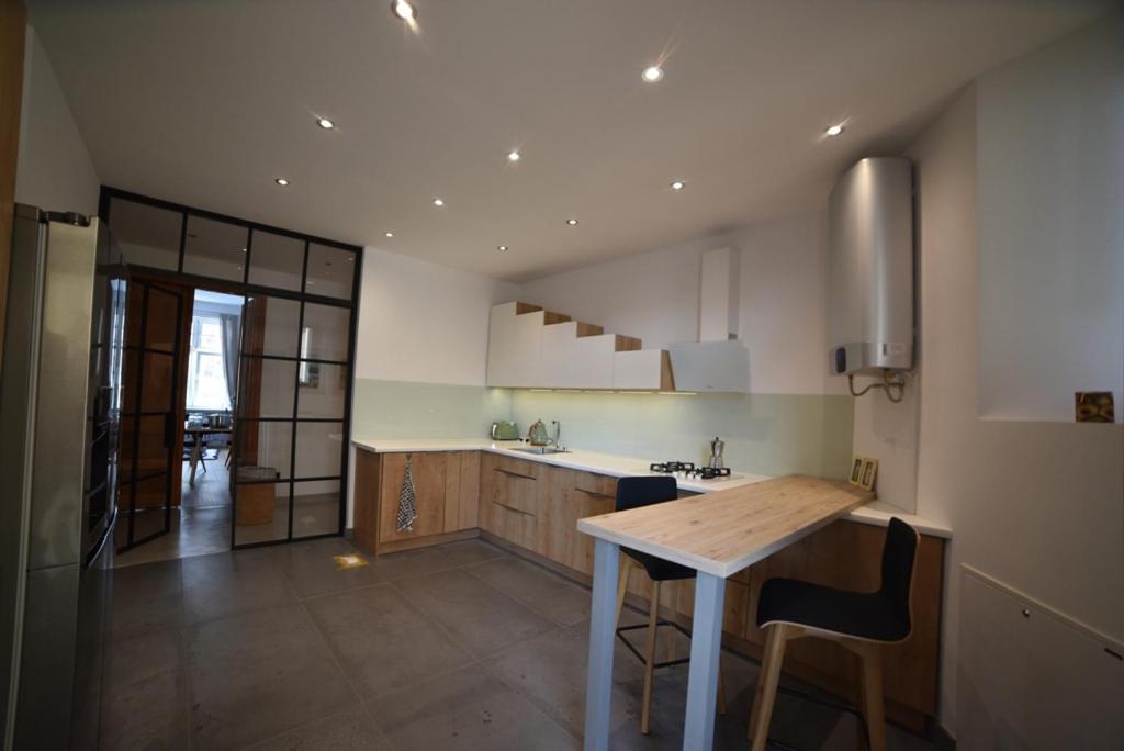 Designer Apartment 110M2 With King Size Beds & Equipped Kitchen Cracóvia Exterior foto
